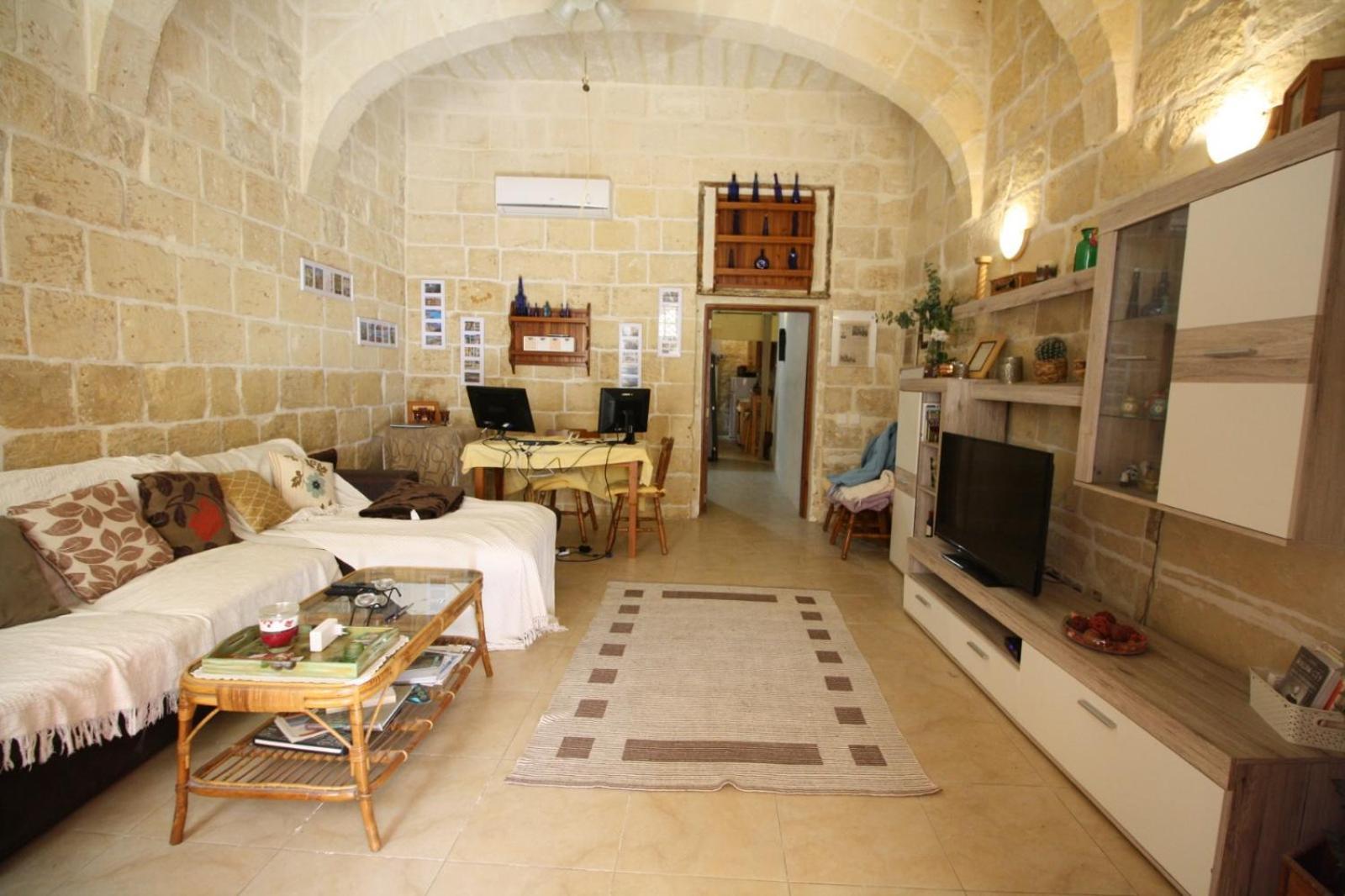 Old Refurbished Apartment In Bormla Cospicua Экстерьер фото