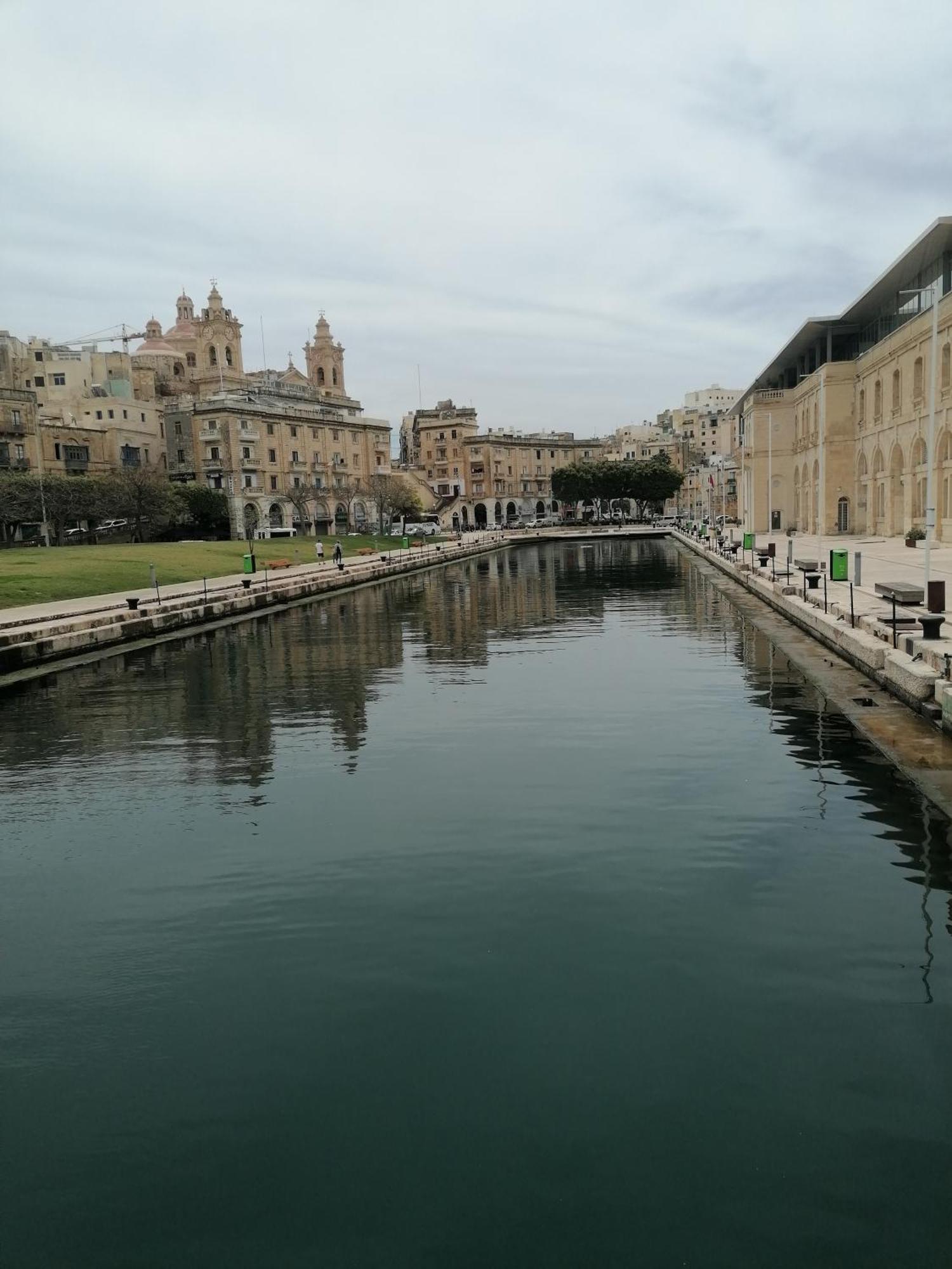 Old Refurbished Apartment In Bormla Cospicua Экстерьер фото